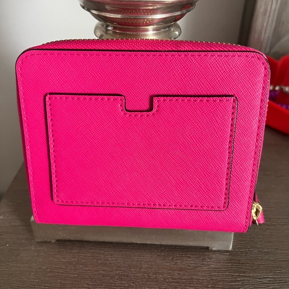 NWOT kate spade wallet - Picture 2 of 4